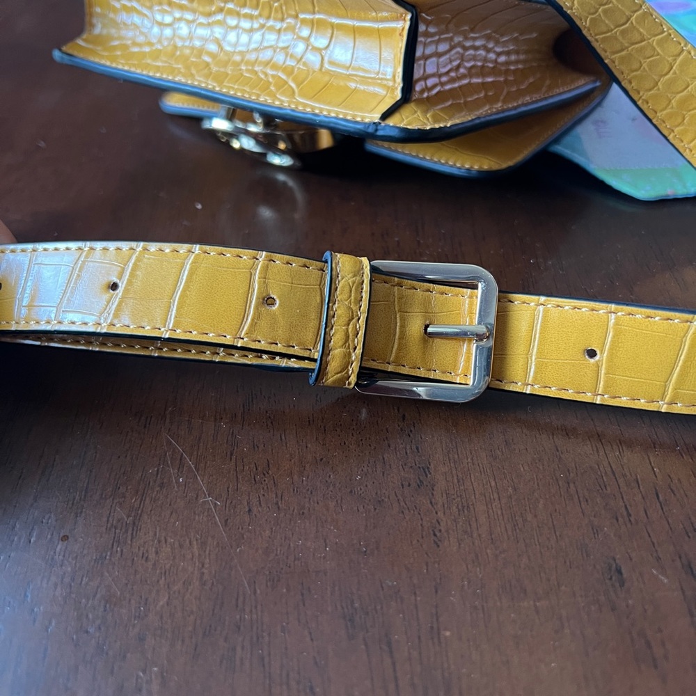 Topshop  Dazzler Belt bag in gold/yellow  - EUC - Picture 8 of 10